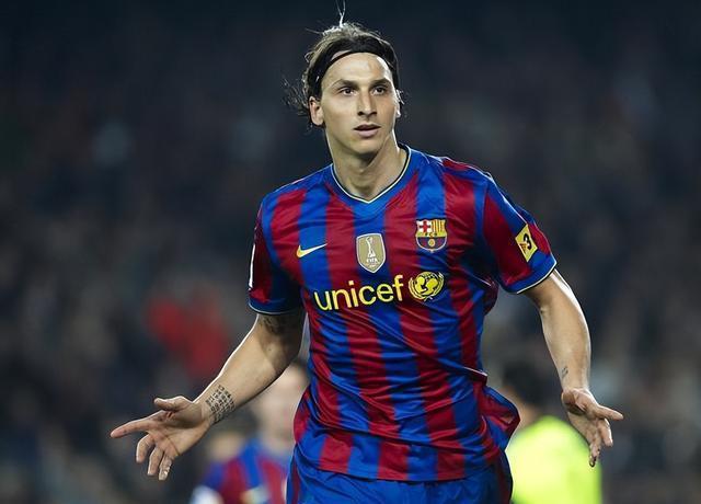 开云APP-足球赛事传奇巨星现身，引发球迷狂热的简单介绍