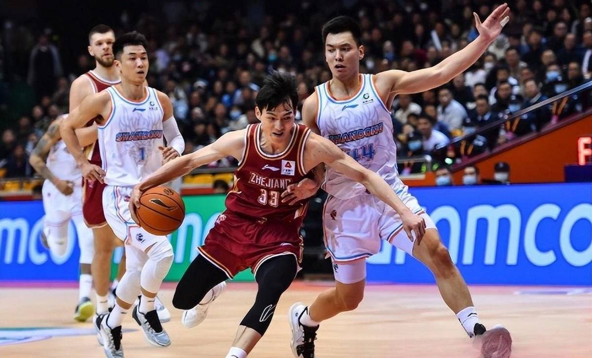 山东男篮主场大胜对手，展现实力