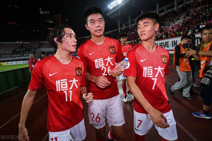 广州恒大攻势如潮，关键在于保持进攻节奏和团队合作精神的简单介绍