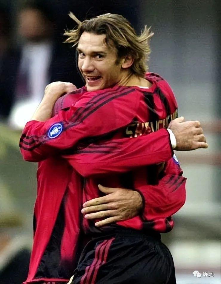 AC米兰新帅抵达舍翁，振奋精神备战未来几场战