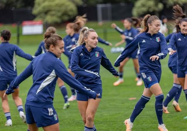 开云体育-冰岛队与阿根廷队战平，紧张晋级女足世界杯判罚的简单介绍