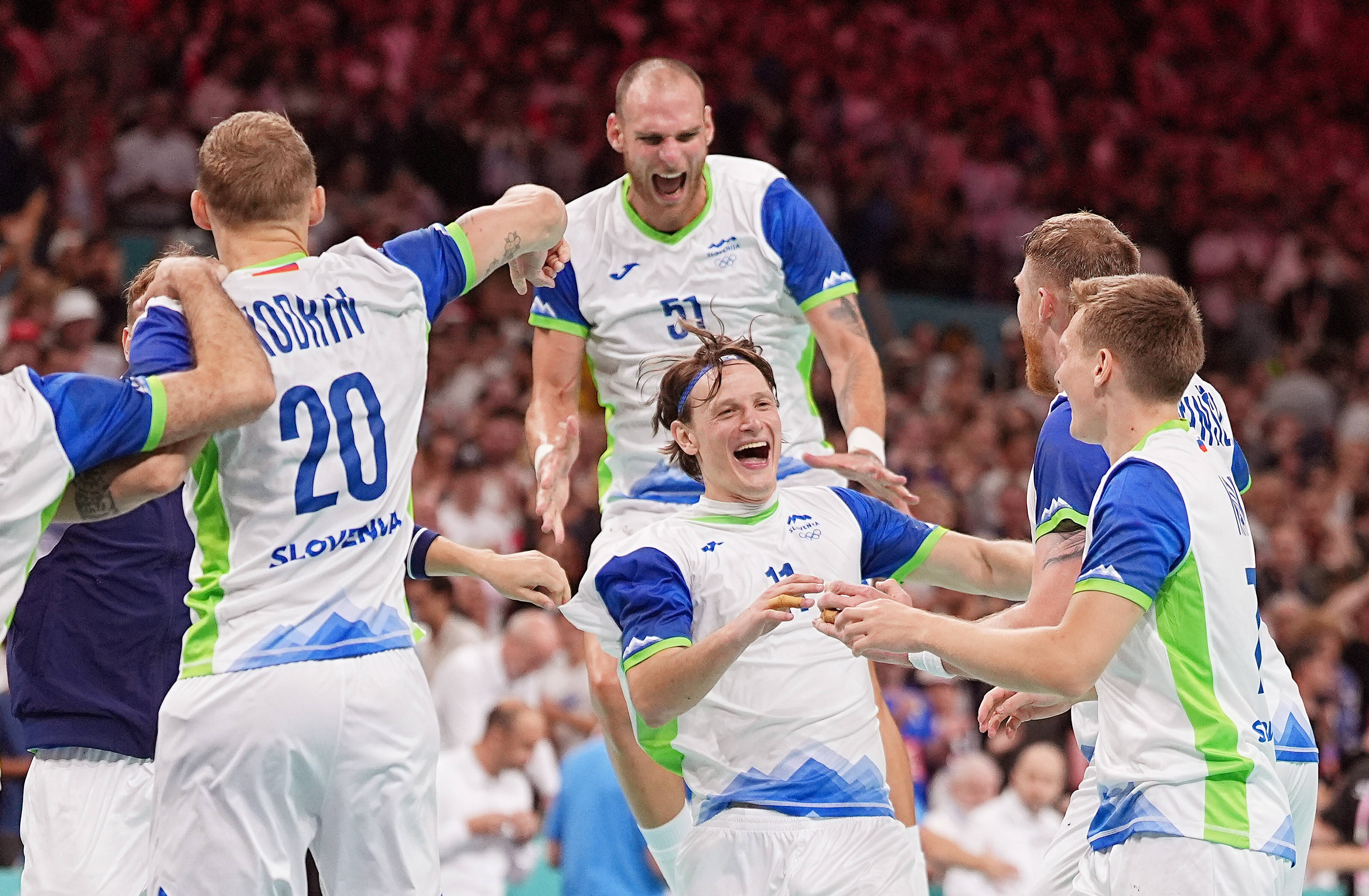 包含欧国联比赛：丹麦-胜捷克晋级半决赛的词条