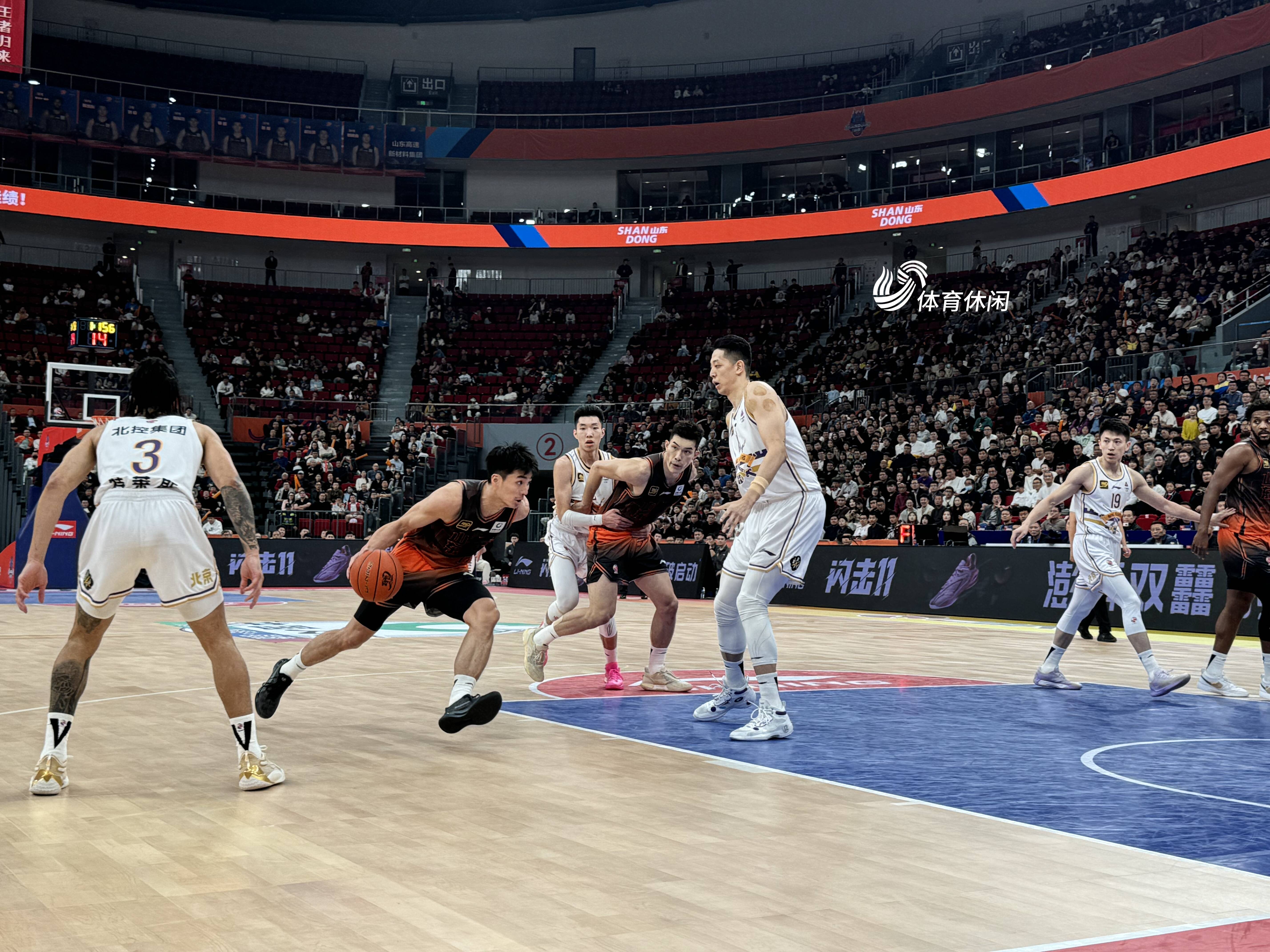 山东男篮客场大胜,全队发挥出色 山东男篮客场大胜,全队发挥出色