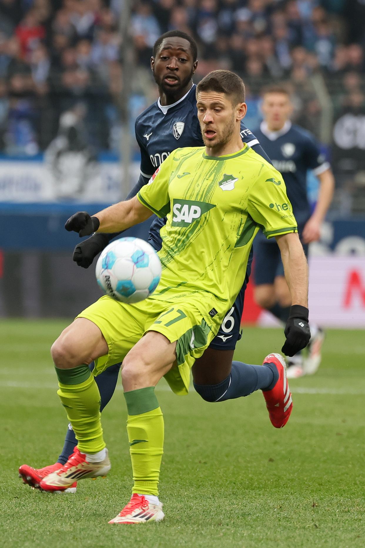 开云体育登录-关于沙尔克不敌霍芬海姆,主场比赛赢球被推迟至周日的信息