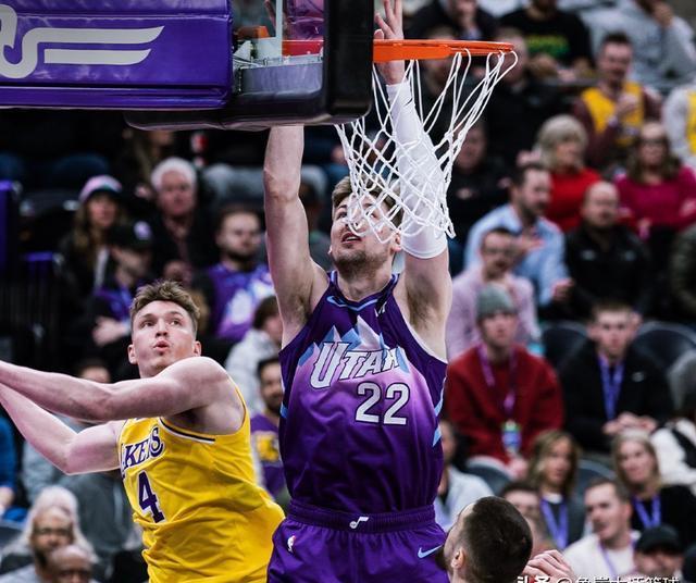 关于爵士主帅调整战术获赞誉，球队逐步崭露头角的信息