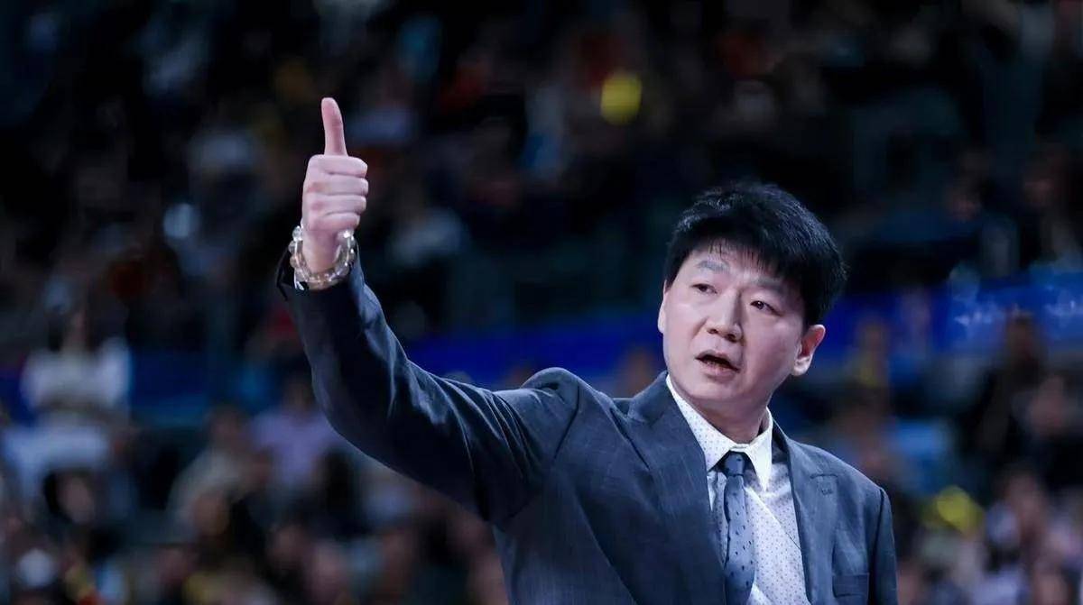 南特逆转兰斯！主场球迷为球队加油的简单介绍