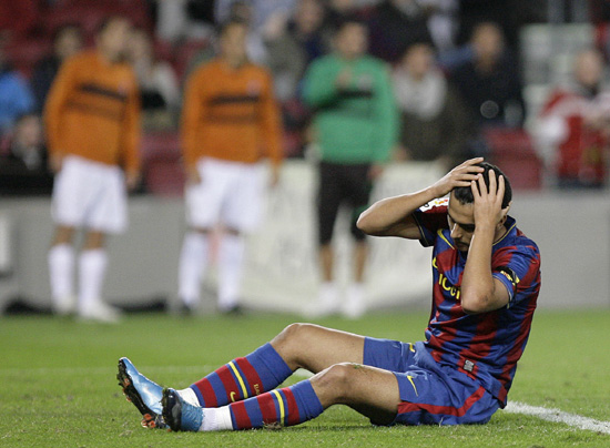 包含巴塞罗那痛失晋级希望，憾失机会的词条