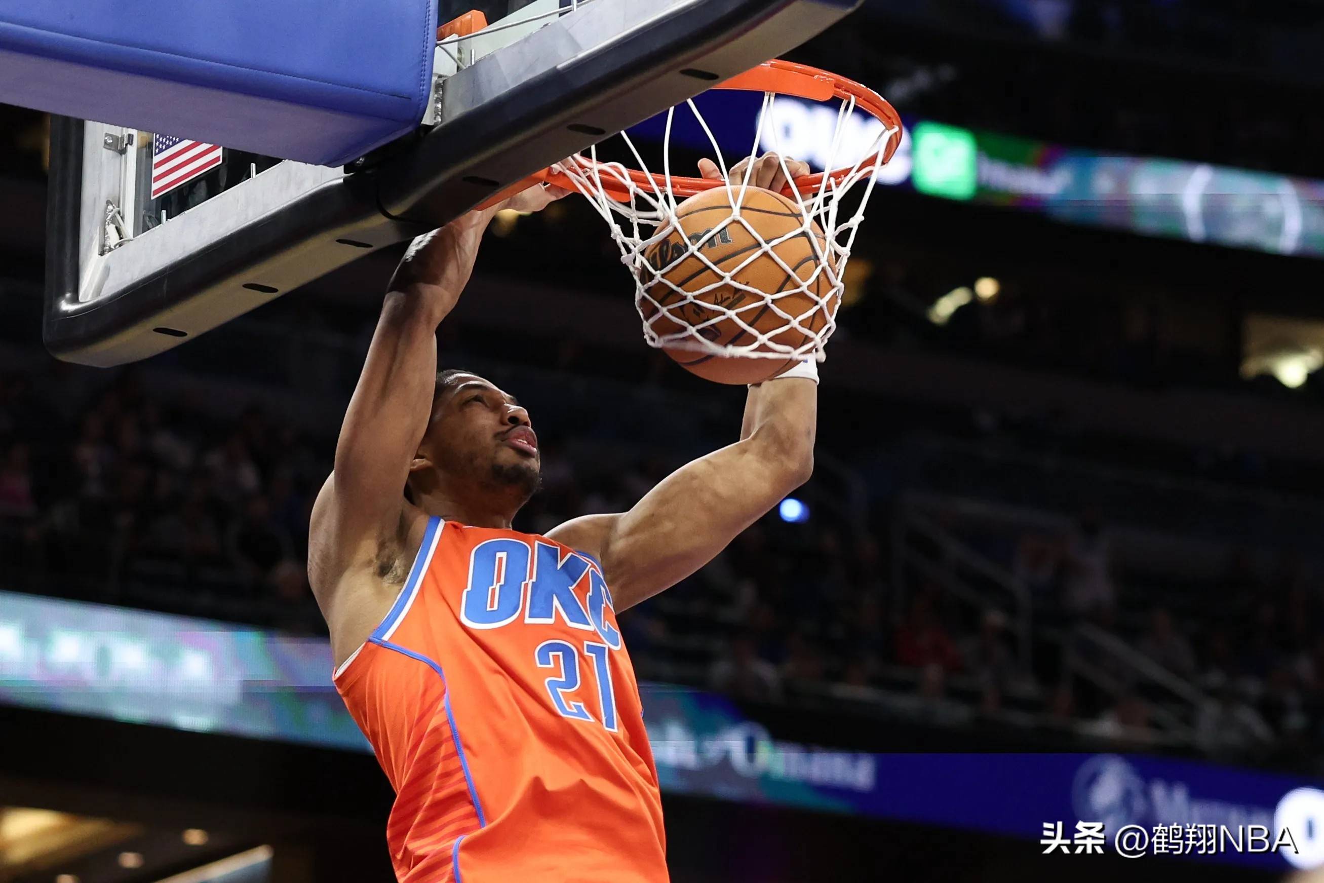 黄蜂队外线射手大放异彩，为球队赢得胜利立下贡献的简单介绍