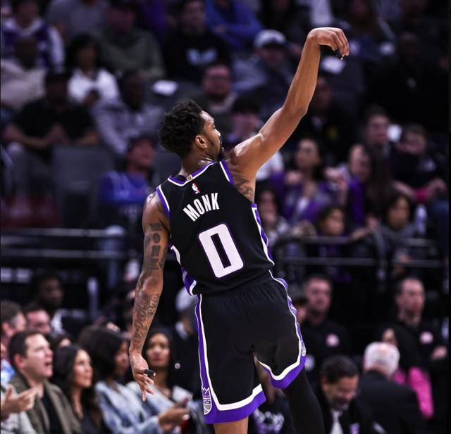 开云官网-青岛队力克灰熊,德罗赞点燃赛场