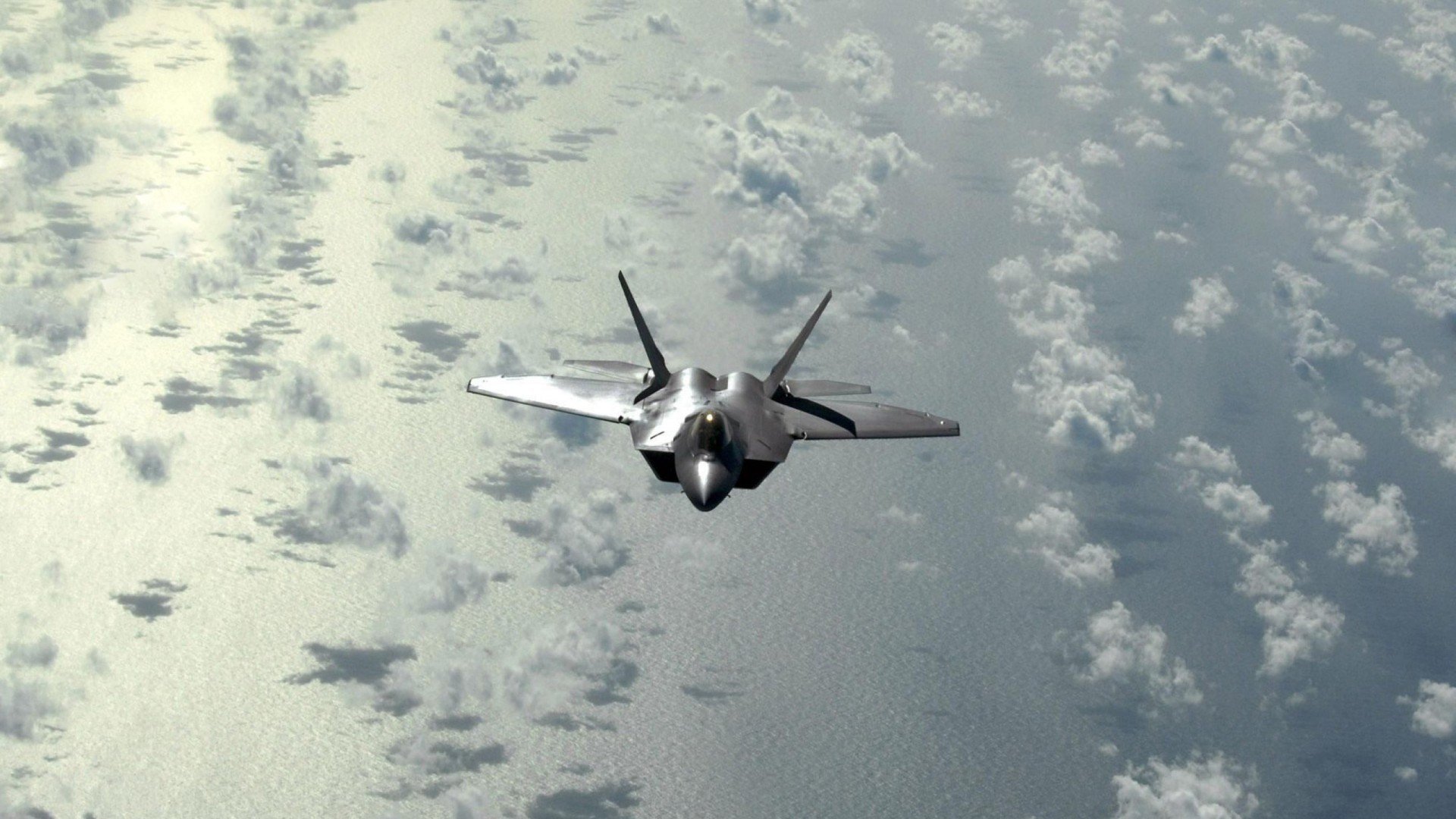 赛道与球场的交响,争冠之夜与领袖的重量