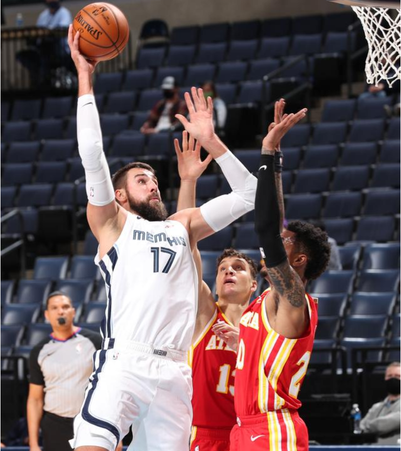 开云体育官网-灰熊险胜老鹰，英格拉姆成为关键先生